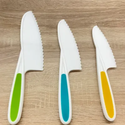 Lot de 3 couteaux plastiques